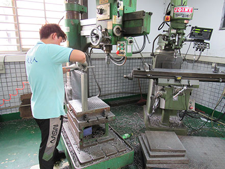 模具鉆孔